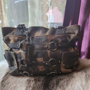B Makowsky Camouflauge Leather Purse